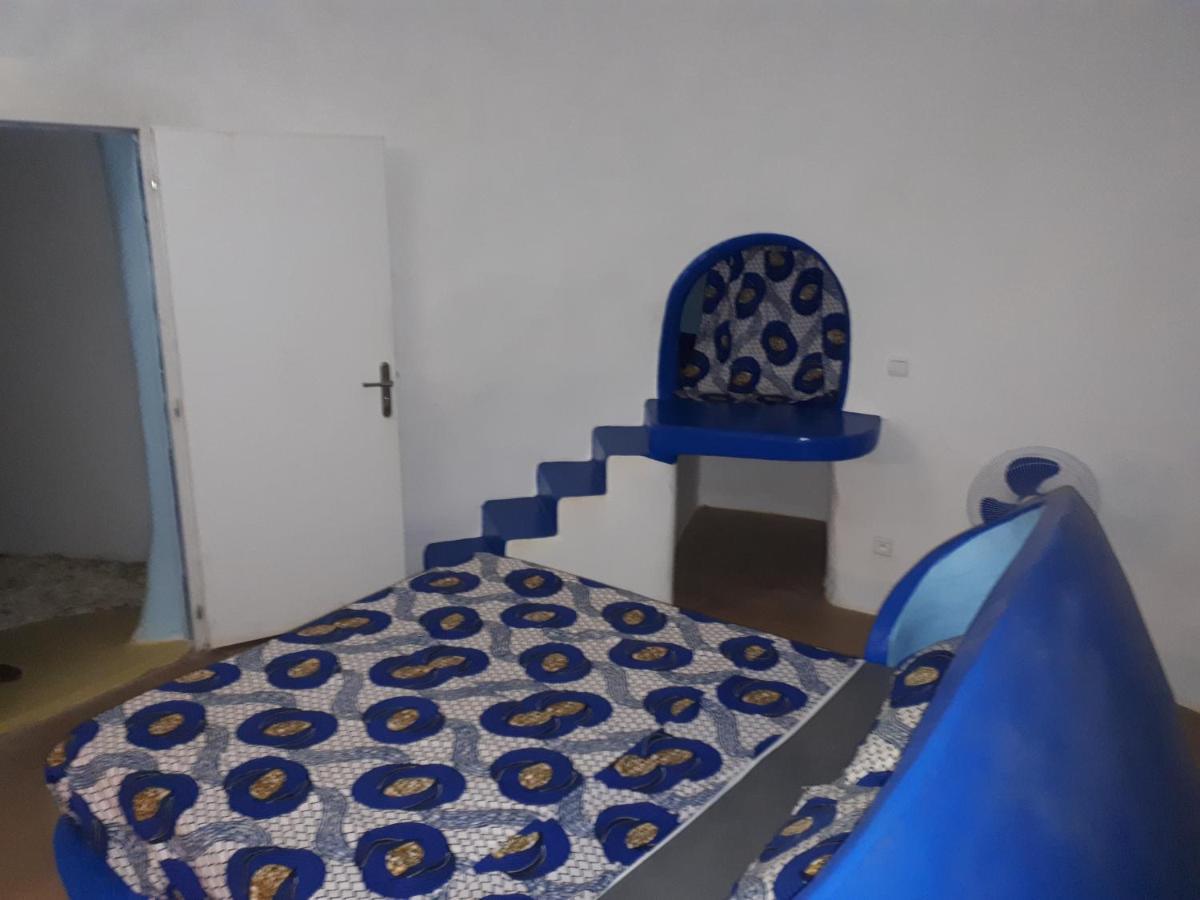 La maison blanche Deni Biram Ndao Extérieur photo