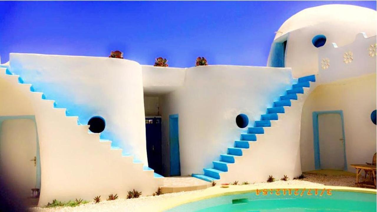 La maison blanche Deni Biram Ndao Extérieur photo