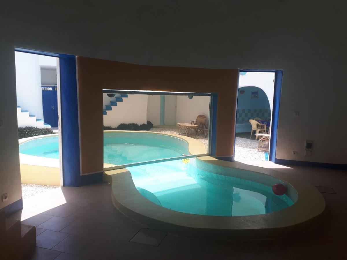 La maison blanche Deni Biram Ndao Extérieur photo