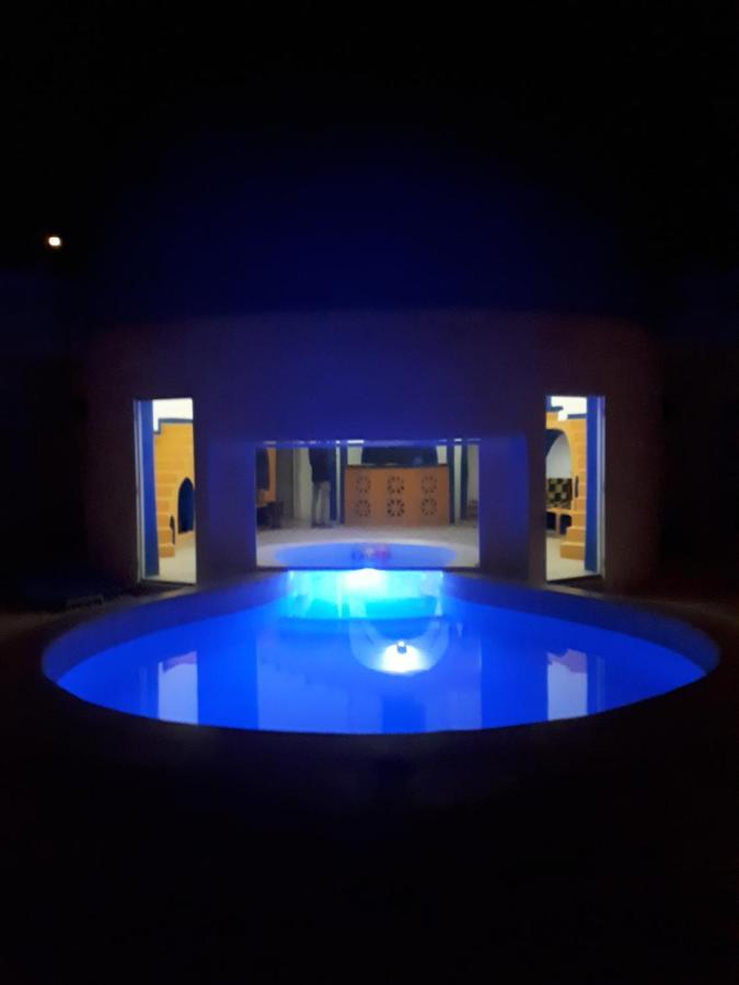 La maison blanche Deni Biram Ndao Extérieur photo